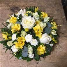 Mixed Rose &amp; Freesia Posy Pad